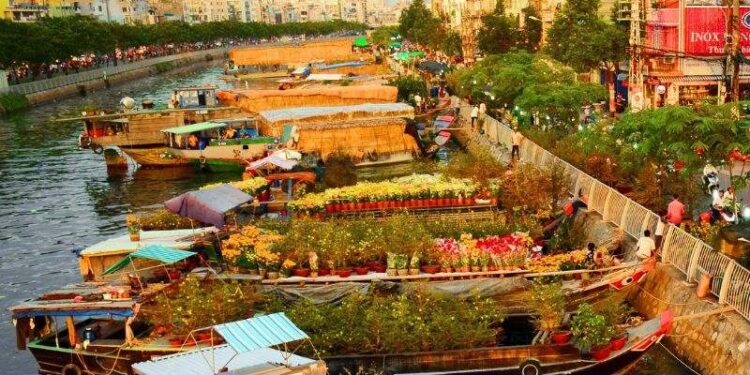 Review chợ hoa trên bến dưới thuyền – Tết 2025 đậm chất Nam Bộ 5 chợ hoa trên bến dưới thuyền