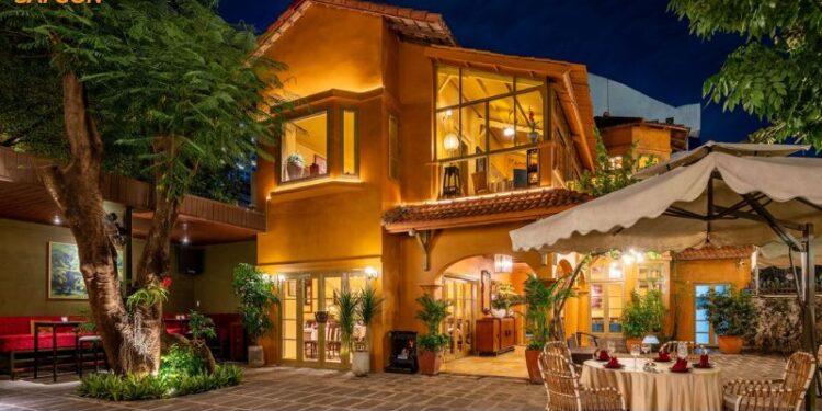 nhà hàng mở cửa tết sài gòn