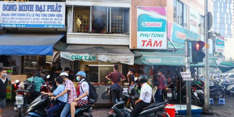 Review quán cơm tấm Hồng Calmette ngày bán được 100kg sườn