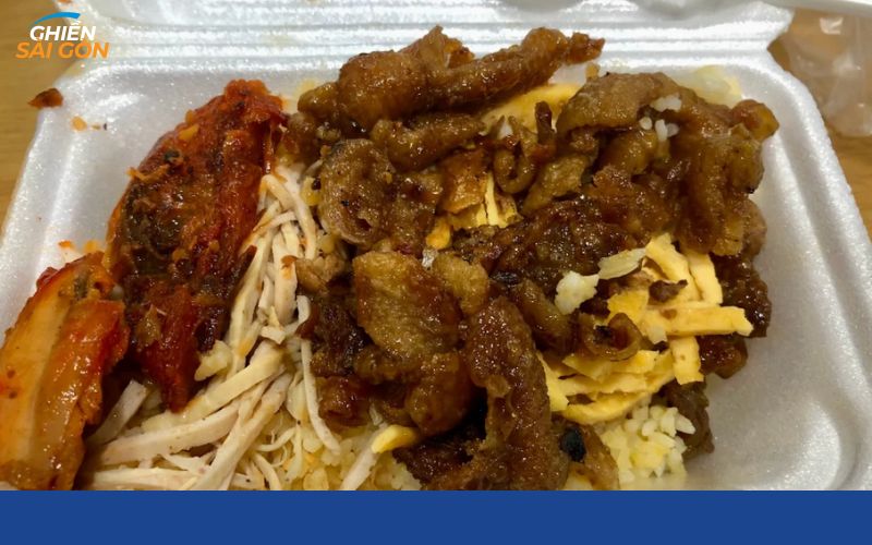 Review cơm da gà Nga - Món ngon giòn rụm “gây nghiện” Sài Gòn 7 cơm da gà nga