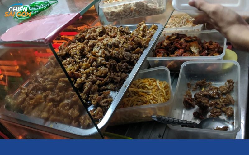 Review cơm da gà Nga - Món ngon giòn rụm “gây nghiện” Sài Gòn 8 cơm da gà nga
