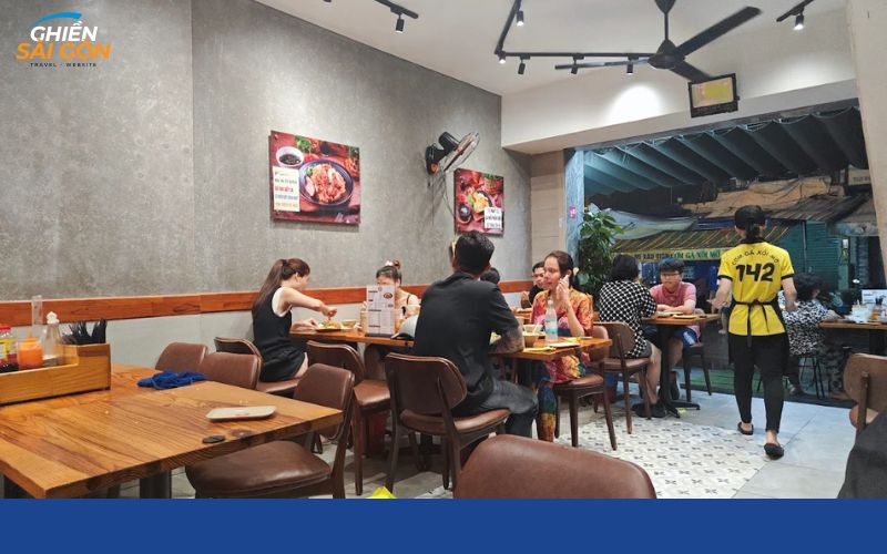 Review mới nhất về quán Cơm Gà 142 dành cho tín đồ mê gà xối mỡ 10 cơm gà 142