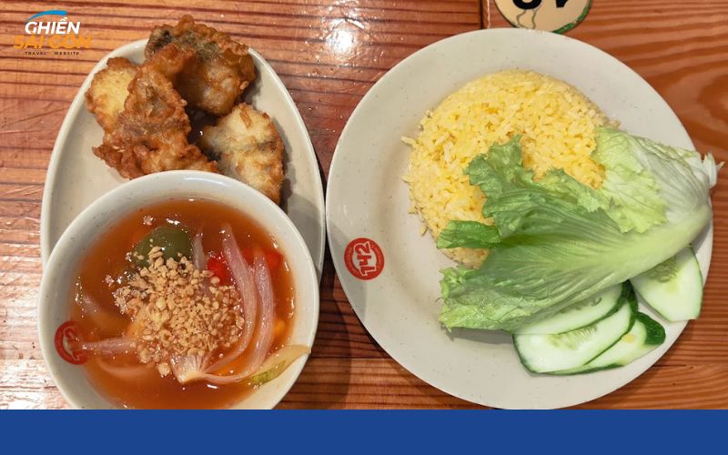Review mới nhất về quán Cơm Gà 142 dành cho tín đồ mê gà xối mỡ 8 cơm gà 142