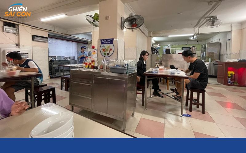Review mới nhất về cơm gà Đông Nguyên hơn 80 năm tuổi tại Quận 5 7 cơm gà đông nguyên