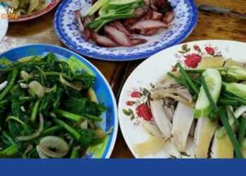 cơm gà hồng phát