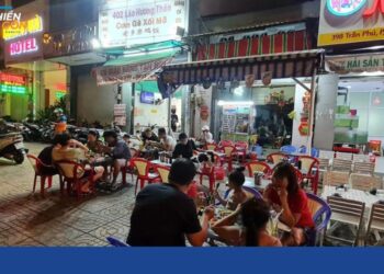 cơm gà lão hương thân