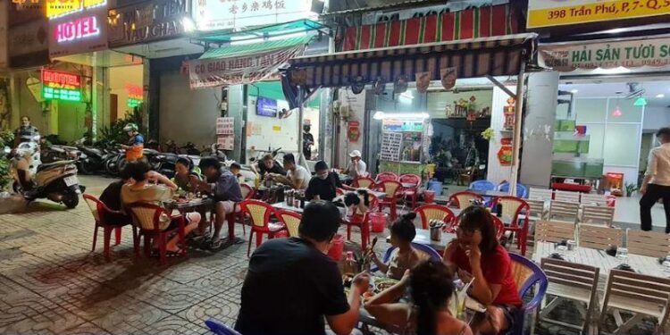 cơm gà lão hương thân