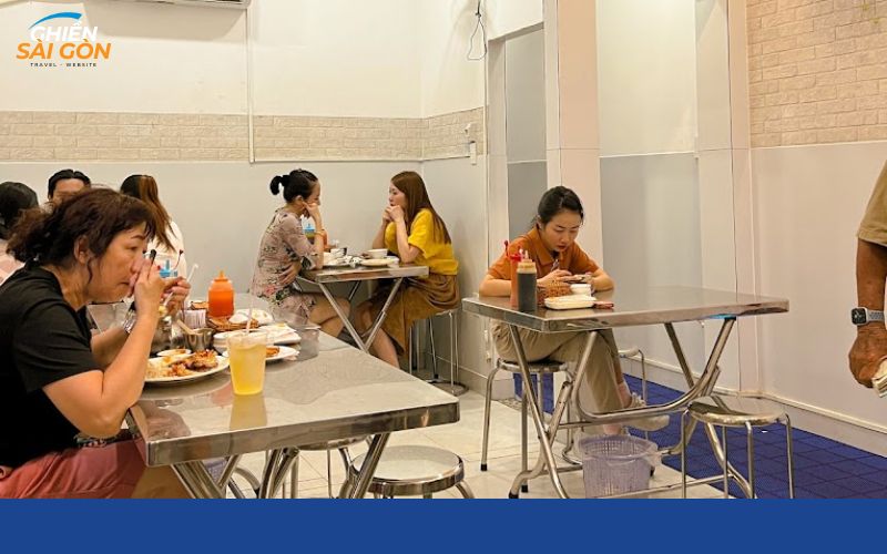 Review mới nhất về quán cơm gà Lý Tự Trọng lâu đời tại Quận 1 10 cơm gà lý tự trọng