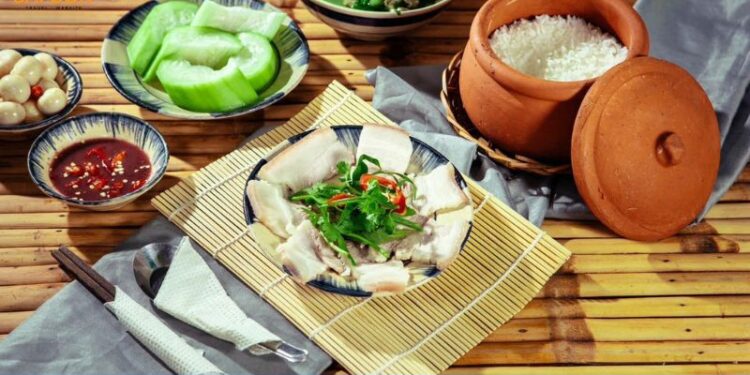 cơm niêu làng tre