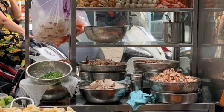 Review mới nhất về quán Bánh Canh Cua 300k “đắt xắt ra miếng” 6 bánh canh cua 300k