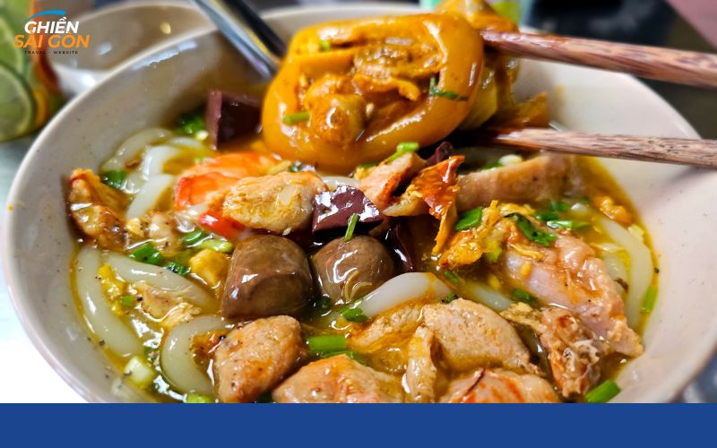 Review mới nhất về quán bánh canh cua Dì Năm ngay phố Bùi Viện 8 bánh canh cua dì năm