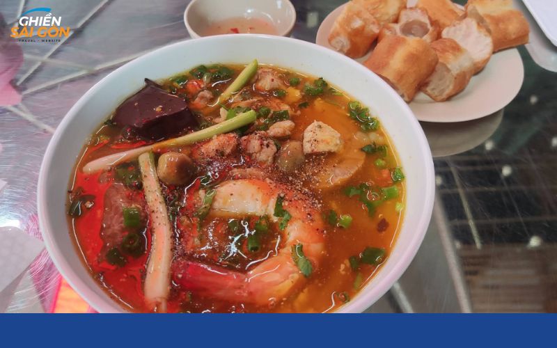 Review mới nhất về quán bánh canh cua Dì Năm ngay phố Bùi Viện 11 bánh canh cua dì năm