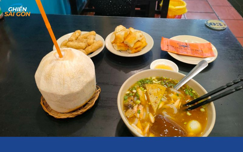 Review mới nhất về quán bánh canh cua Út Thảo Quận 1 nổi tiếng 11 bánh canh cua út thảo