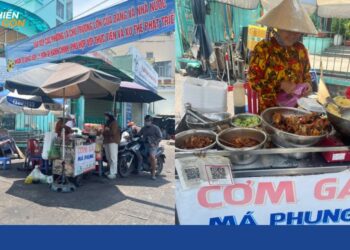 cơm gà má phụng