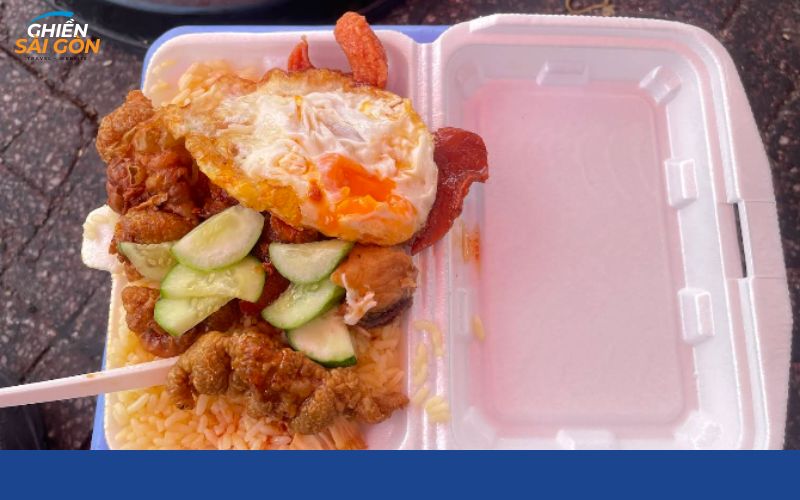 Review cơm gà Má Phụng siêu rẻ với phần cơm ngon chỉ từ 15K 9 cơm gà má phụng