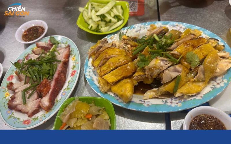 cơm gà quận 11