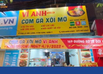 cơm gà xối mỡ vi anh