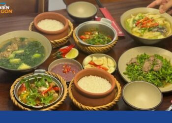 cơm niêu chú chen