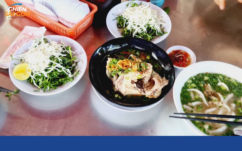 bánh canh cá lóc dì hạnh