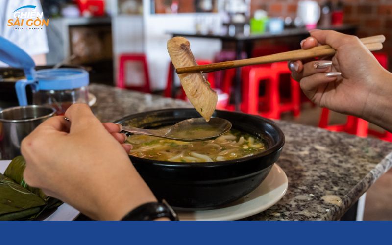 Review bánh canh cá lóc Út Mén có gì đặc biệt mà luôn đông khách? 6 bánh canh cá lóc út mén