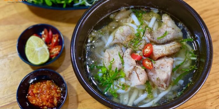 Review bánh canh cá lóc Út Mén có gì đặc biệt mà luôn đông khách? 5 bánh canh cá lóc út mén