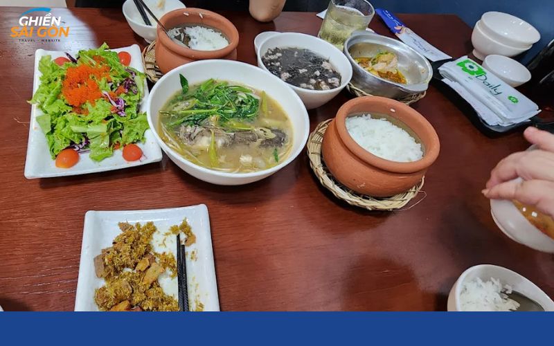 cơm niêu tân phú