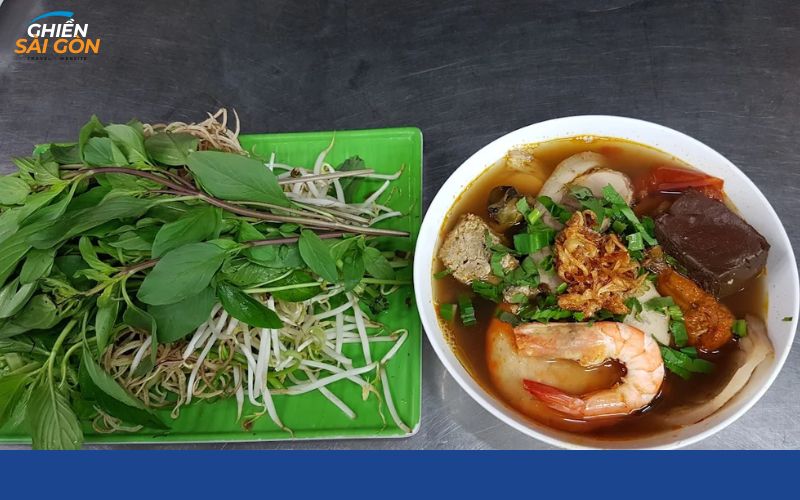Review mới nhất về bún bò Huế Nhân Trí Quận 10 tuổi đời 15 năm 11 bún bò huế nhân trí
