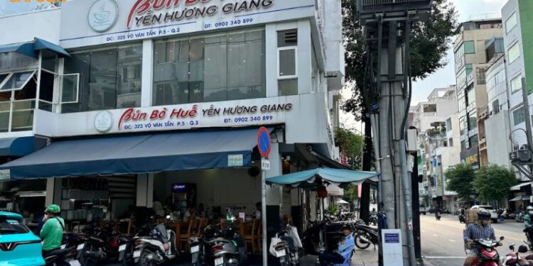 bún bò huế yến hương giang