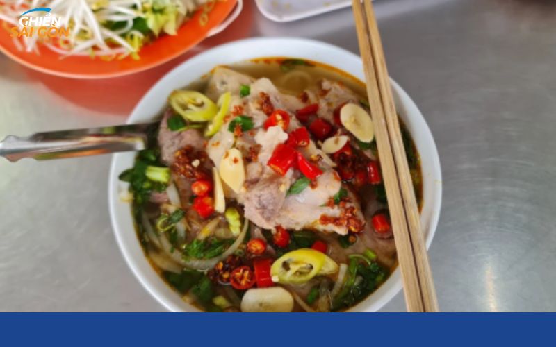 Top 5 quán bún bò Hóc Môn hấp dẫn, hương vị đậm đà khó quên 8 bún bò hóc môn