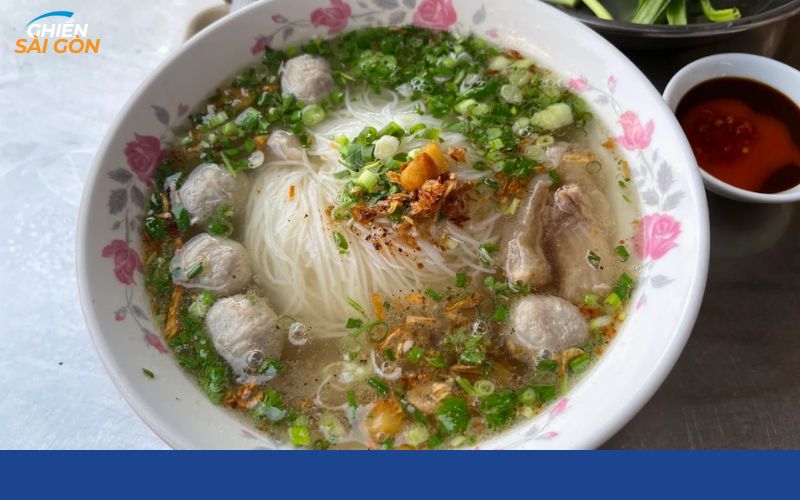 hủ tiếu bò viên lý chính thắng