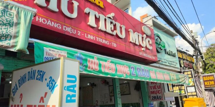 hủ tiếu mực hai râu