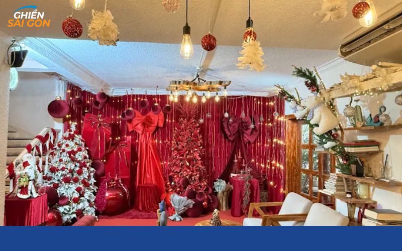 quán cafe trang trí noel ở sài gòn