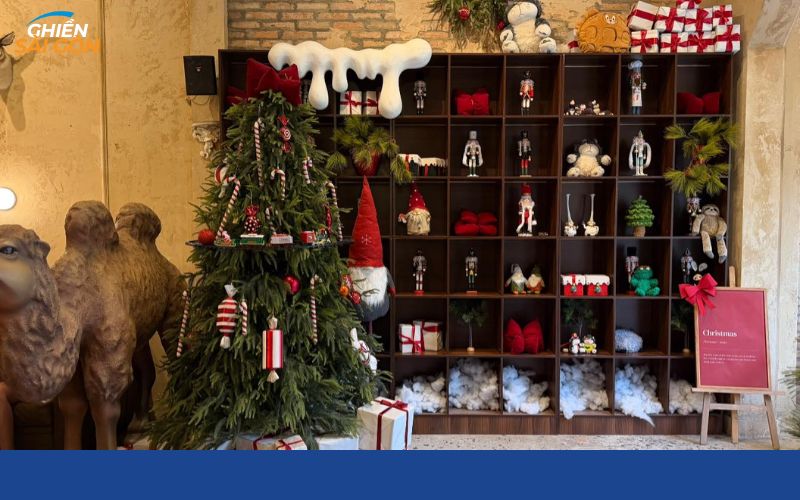 quán cafe trang trí noel ở sài gòn