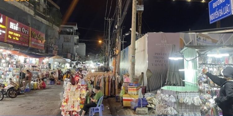 Khám phá chợ đêm Bắc Ninh sầm uất và náo nhiệt ở Thủ Đức