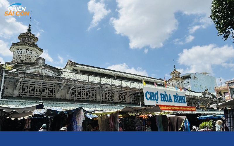 Chợ Hòa Bình Quận 5 lưu giữ nét giao thoa văn hóa Hoa - Việt 8 chợ hòa bình