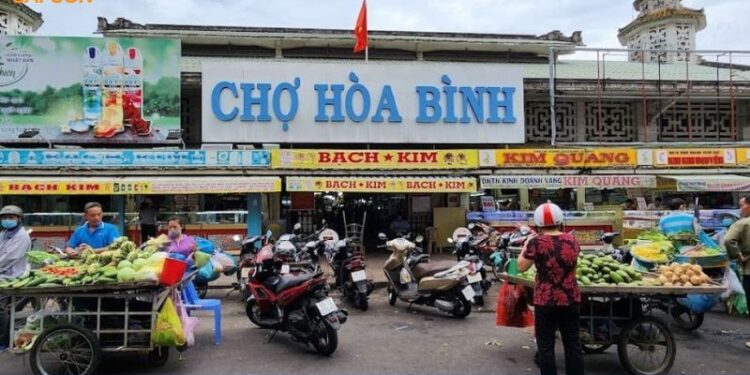 Chợ Hòa Bình Quận 5 lưu giữ nét giao thoa văn hóa Hoa - Việt 7 chợ hòa bình
