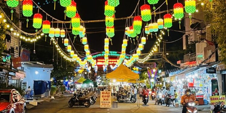 chợ đêm hồ thị kỷ