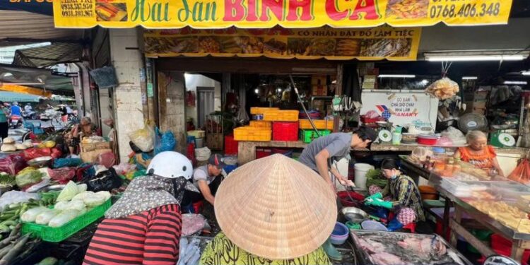 Các khu chợ Quận 8 nổi tiếng, sầm uất và lâu đời nhất 8 chợ quận 8