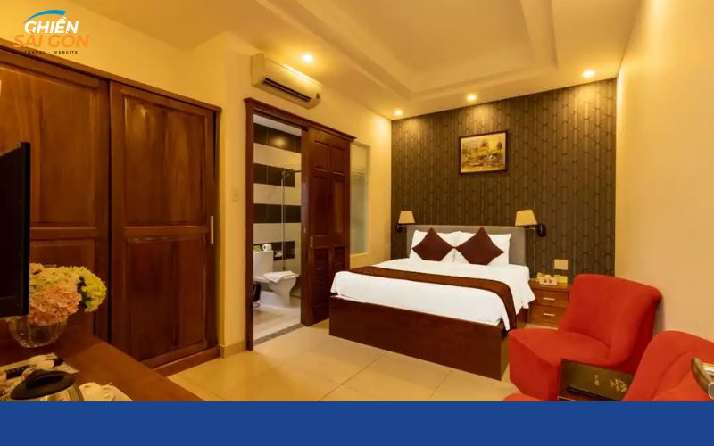 khách sạn gần chợ phạm văn hai