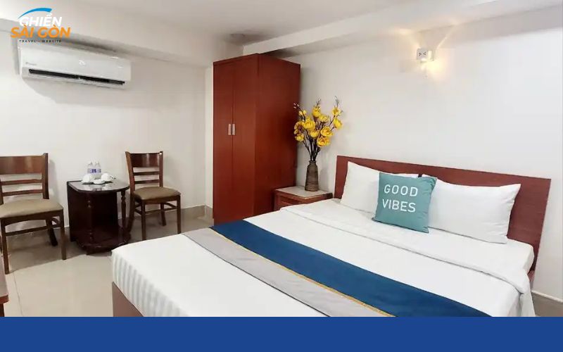 khách sạn gần chợ phạm văn hai