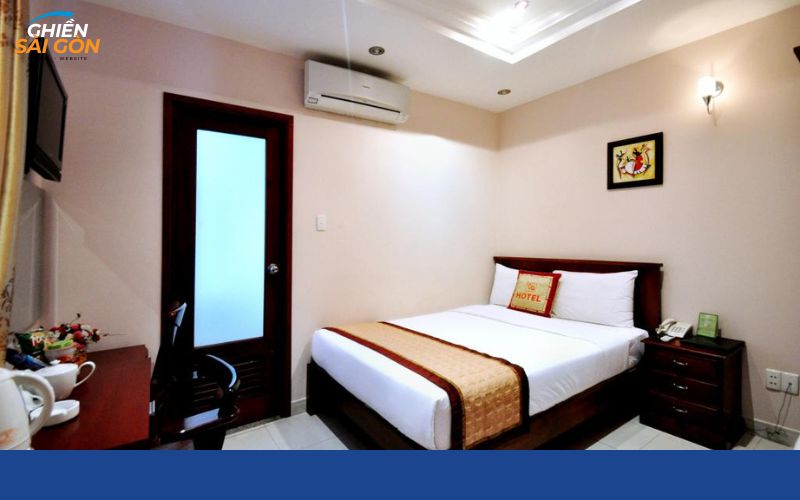 khách sạn gần chợ phạm văn hai