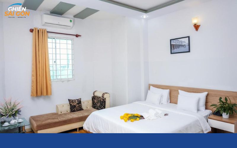 khách sạn gần chợ phạm văn hai