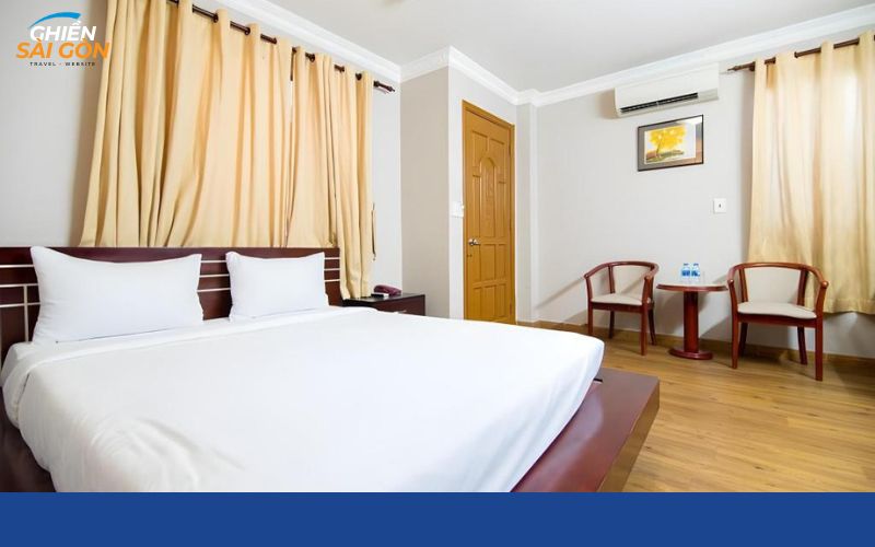 khách sạn gần chợ phạm văn hai