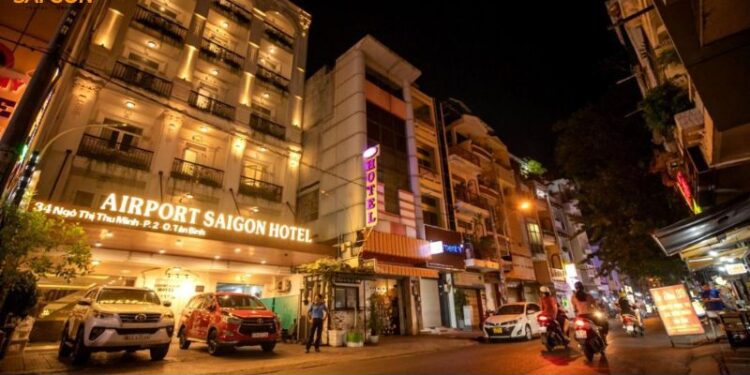 khách sạn gần chợ phạm văn hai