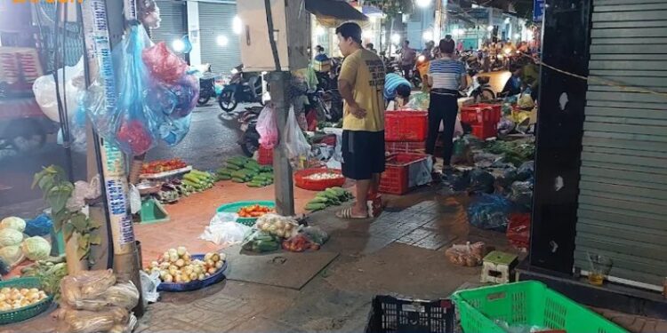 chợ rau tự phát lê văn thọ