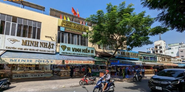 chợ thiếc quận 12