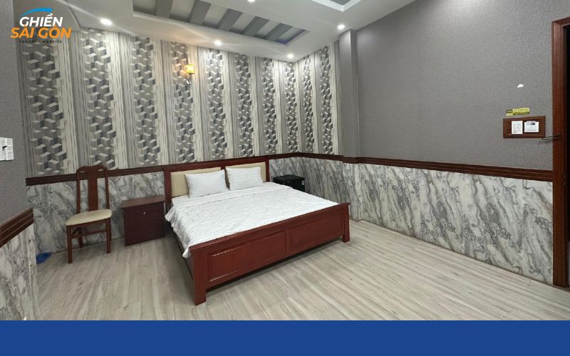 khách sạn gần chợ hạnh thông tây