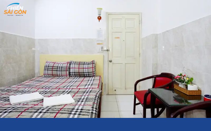 khách sạn gần chợ hạnh thông tây