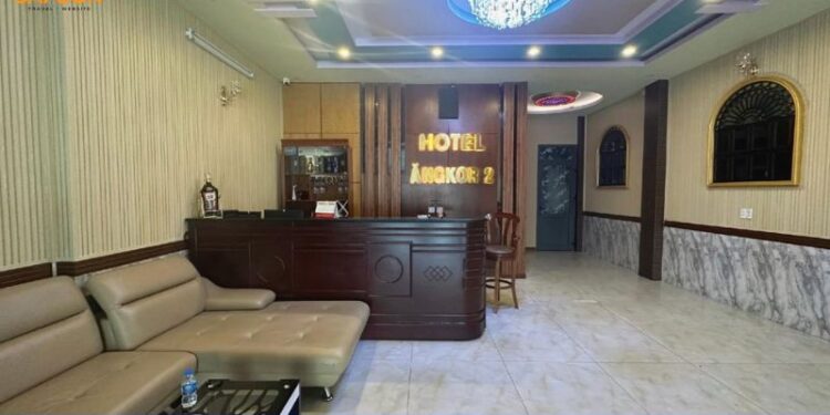 khách sạn gần chợ hạnh thông tây