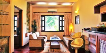 khách sạn gần nhà hát hòa bình